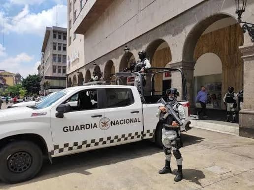 Operativo en Plaza de la Tecnología de Guadalajara: detienen a un hombre con 10 celulares