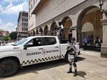 Operativo en Plaza de la Tecnología de Guadalajara: detienen a un hombre con 10 celulares