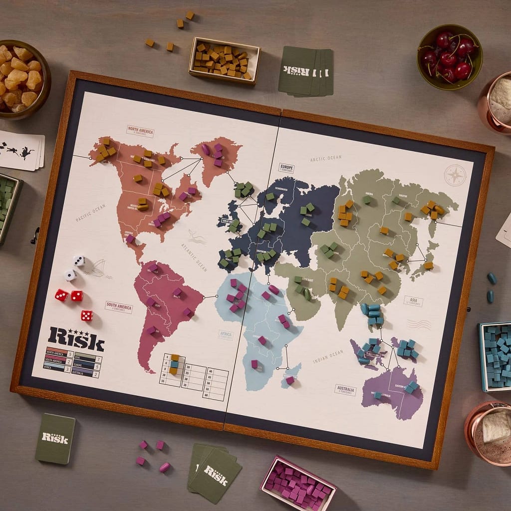 Juegos de mesa de viaje: el mapa viajero por continentes y “Refugio”, el Risk de historias reales