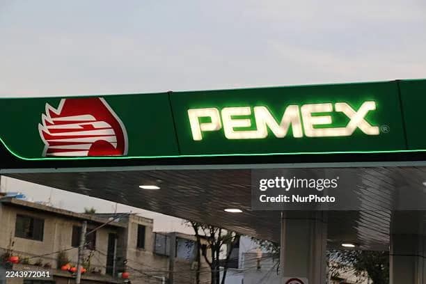 Pemex: Gobierno canaliza casi nueve veces recursos del SAT; cae 21% deuda y se anuncia plan de inversión de 1.8 billones