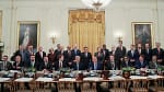 Trump ordena renombrar la “Inteligencia Artificial” como “Súper Inteligencia” y ejecutivos firman autorregulación en la Casa Blanca