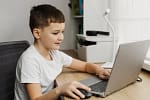 Uso seguro de la tecnología en la niñez y juventud: recomendaciones concretas para padres, docentes y comunidades