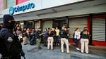 Peleas y operativos en Plaza de la Tecnología: detenciones y clausuras por incidentes con celulares